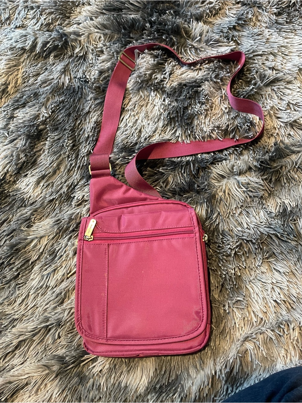 Women's Crossbody Bag in Burgundy - Unbranded